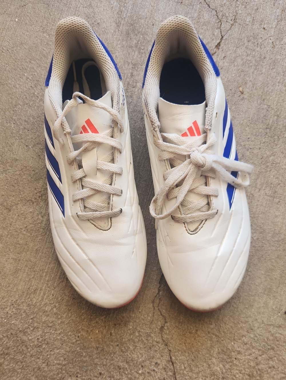 adidas Copa Men’s White Cleats with Blue Stripes 6.5 Soccer